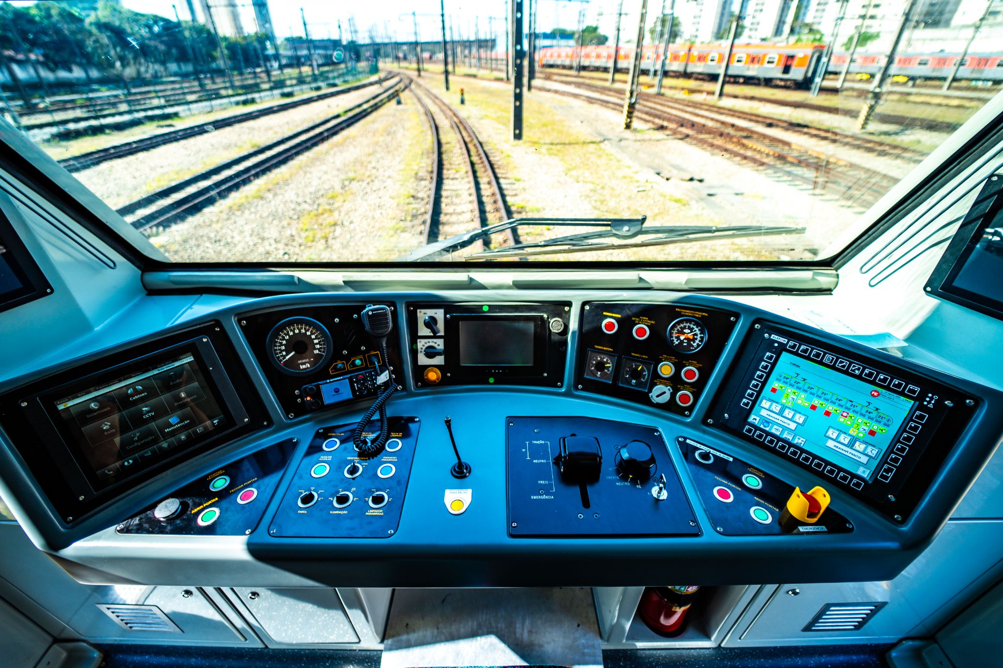 Cabine de controle de trem da ViaMobilidade / Foto: Divulgação / ViaMobilidade 8 e 9